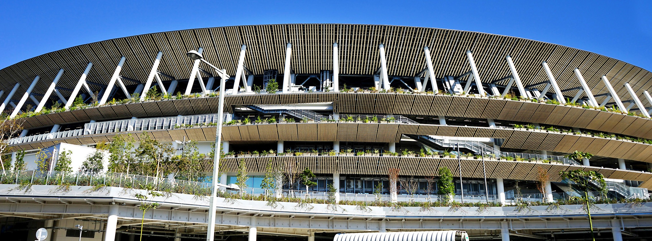 新国立競技場ステンレスネット軒庇に採用